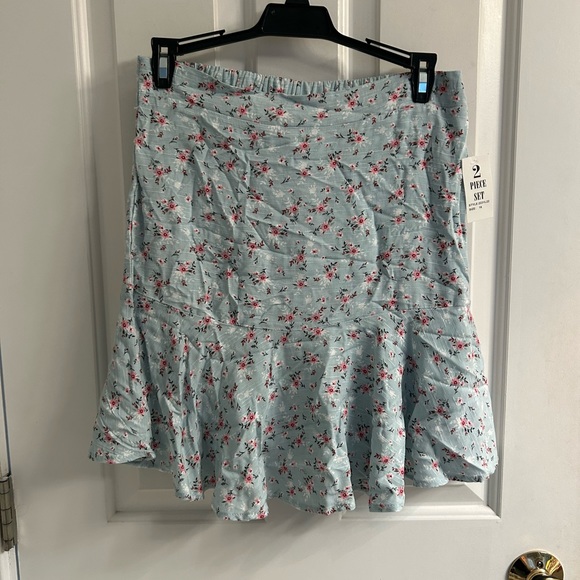 NWT-In Girl 2-Piece Skirt Set - Picture 7 of 12